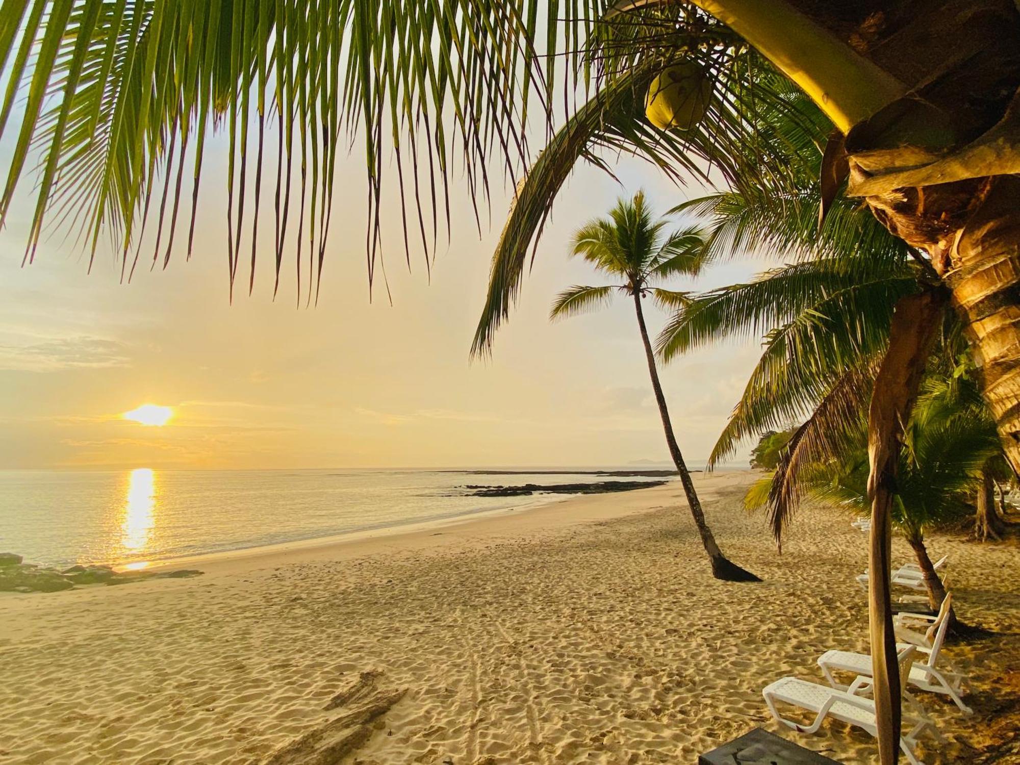 Punta Bajo Rico Sonny Island Resort Cabanas Frente Al Mar מראה חיצוני תמונה